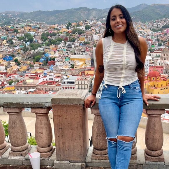 Meet Your Posher - Maria - Picture 3 of 5